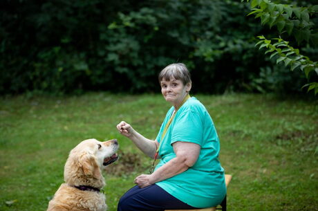 Lebensräume Duisburg Kurfürstenstraße: Bewohnerin mit Hund